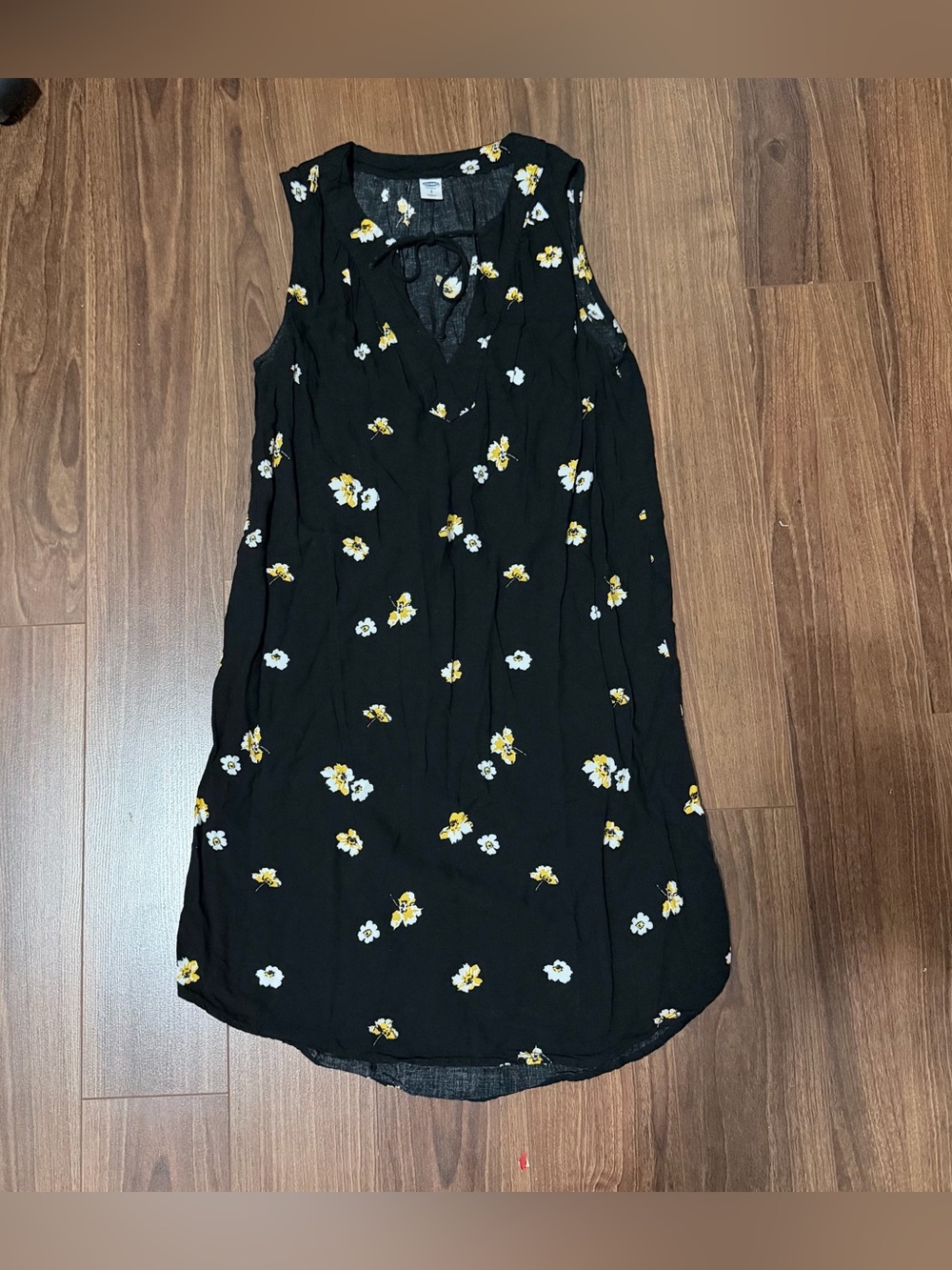Old navy Sleeveless Black Floral V-Neck Dress
